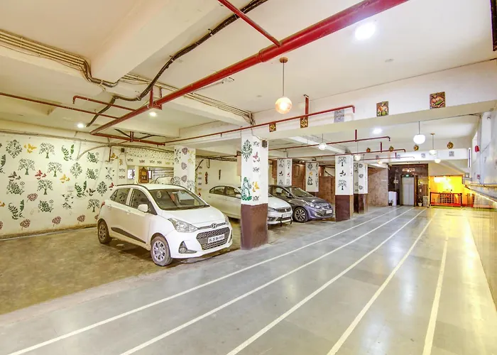 Gracious By Vishesh Hotels & Home Stay New Delhi